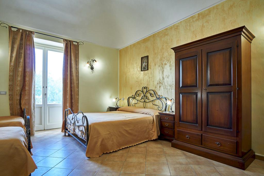 Agriturismo Conte Ruggero Фермерский дом